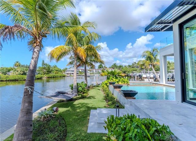 1100 Sandpiper ST, Naples, FL 34102