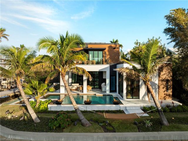 1100 Sandpiper ST, Naples, FL 34102