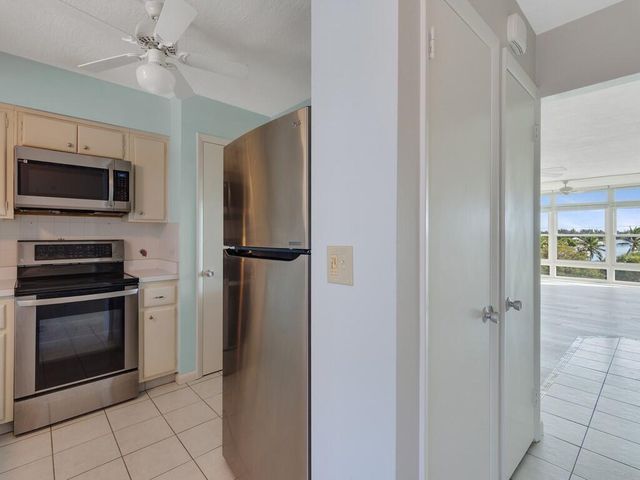 2333 Indian River Boulevard 502, Vero Beach, FL 32960