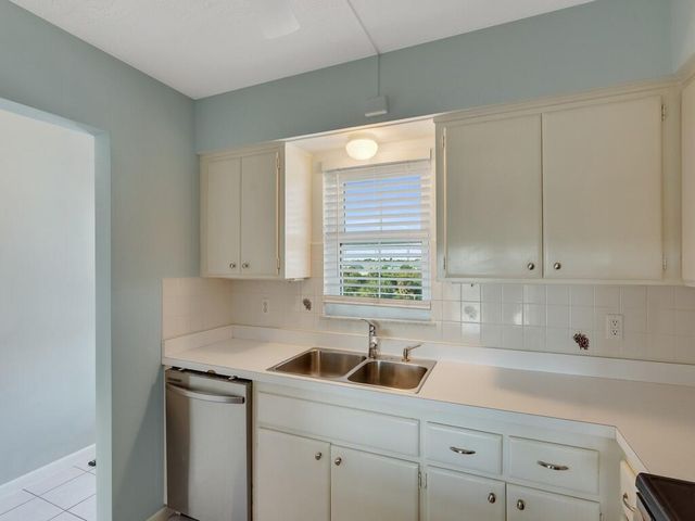 2333 Indian River Boulevard 502, Vero Beach, FL 32960