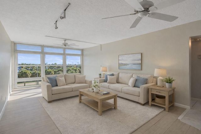 2333 Indian River Boulevard 502, Vero Beach, FL 32960