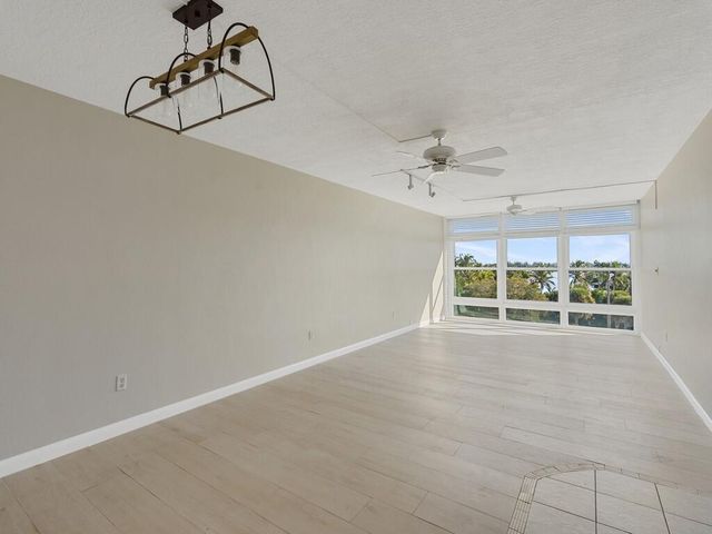 2333 Indian River Boulevard 502, Vero Beach, FL 32960