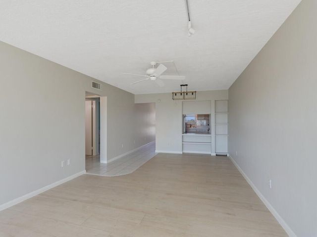 2333 Indian River Boulevard 502, Vero Beach, FL 32960