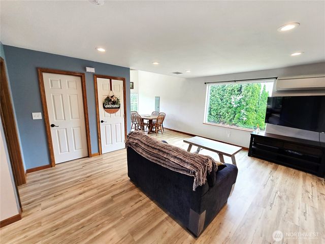 16674 State Route 9, Mount Vernon, WA 98274
