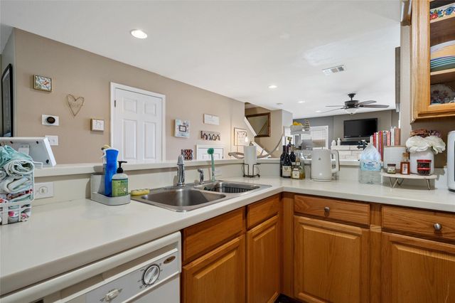 6900 E Riverside DR 12, Austin, TX 78741
