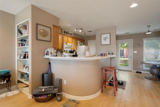 6900 E Riverside DR 12, Austin, TX 78741