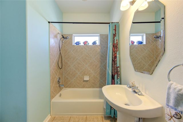 13719 Mutiny Lane, Galveston, TX 77554