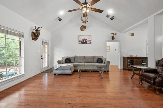 113 Inverness Drive, Montgomery, TX 77356