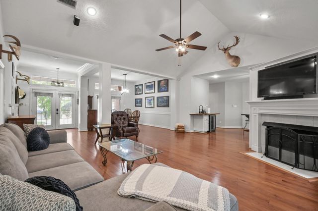 113 Inverness Drive, Montgomery, TX 77356