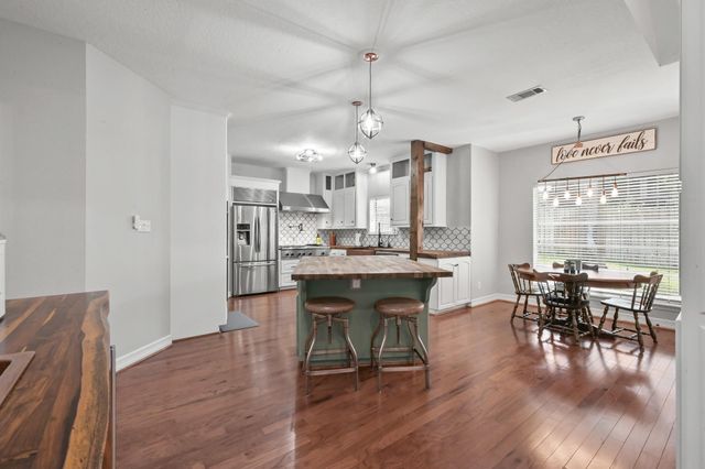 113 Inverness Drive, Montgomery, TX 77356