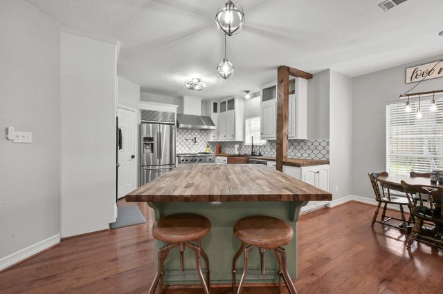 113 Inverness Drive, Montgomery, TX 77356