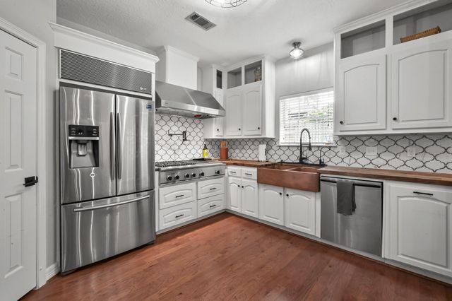 113 Inverness Drive, Montgomery, TX 77356