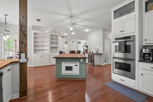 113 Inverness Drive, Montgomery, TX 77356