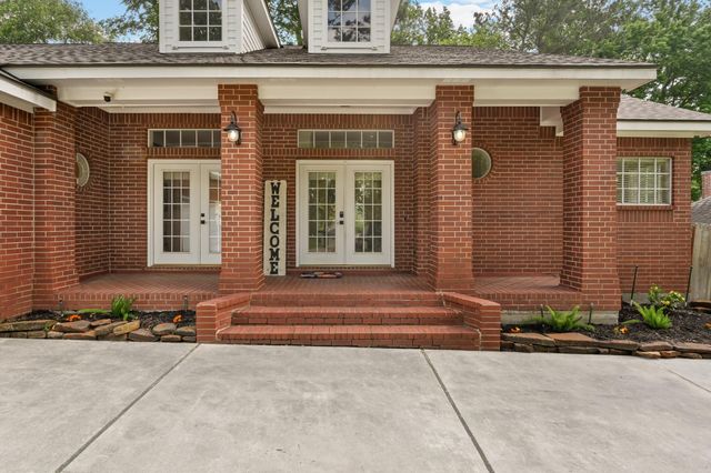 113 Inverness Drive, Montgomery, TX 77356