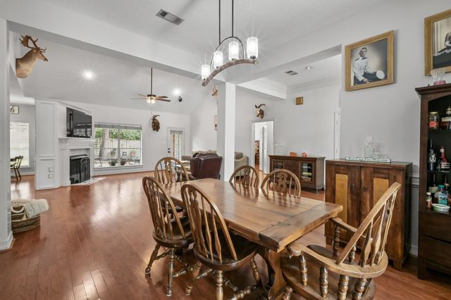 113 Inverness Drive, Montgomery, TX 77356