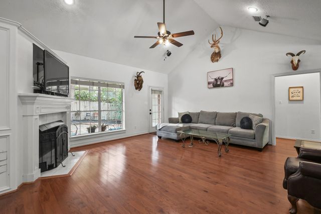 113 Inverness Drive, Montgomery, TX 77356