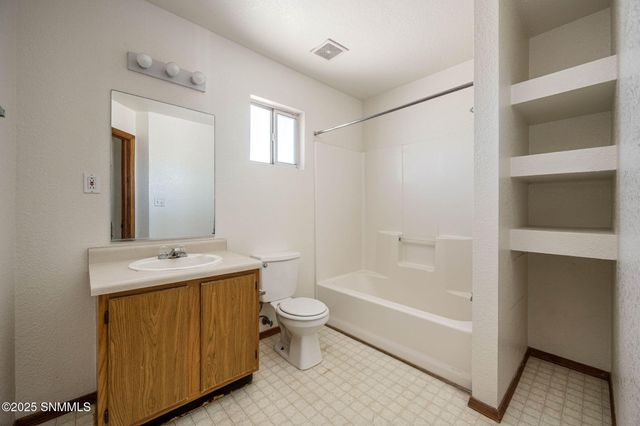 2306 S Espina Street, Las Cruces, NM 88001