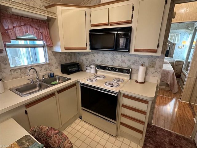 182 Marina Drive, New London, NC 28127