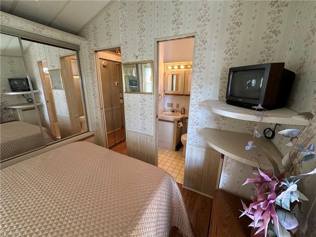 182 Marina Drive, New London, NC 28127