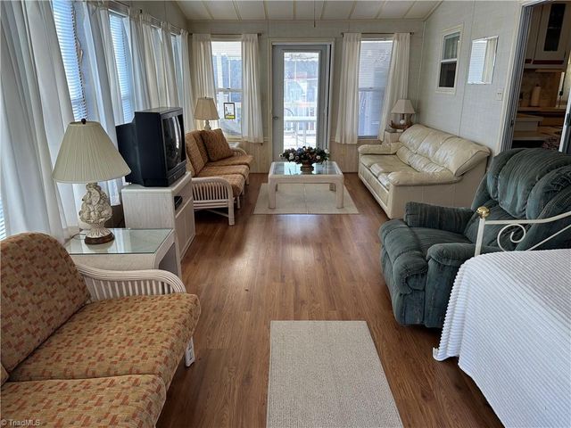 182 Marina Drive, New London, NC 28127