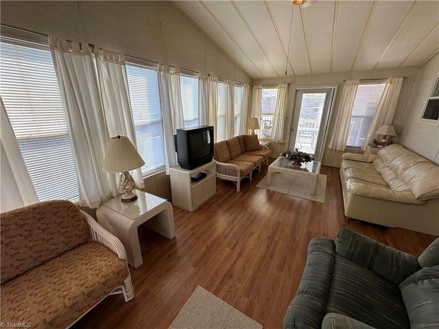 182 Marina Drive, New London, NC 28127