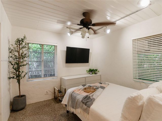 725 SW 2nd Ct, Fort Lauderdale, FL 33312