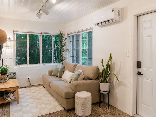 725 SW 2nd Ct, Fort Lauderdale, FL 33312