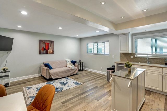 6786 Caminito Del Greco, San Diego, CA 92120