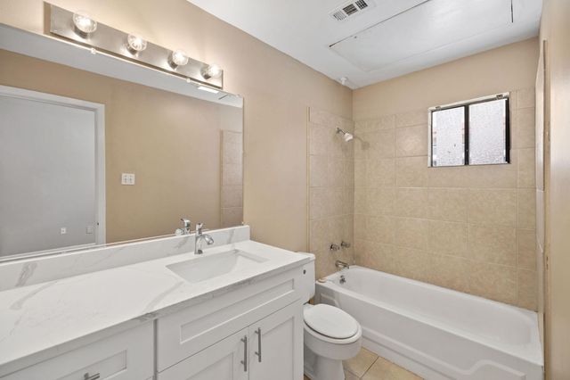 712 Graham PL 203, Austin, TX 78705