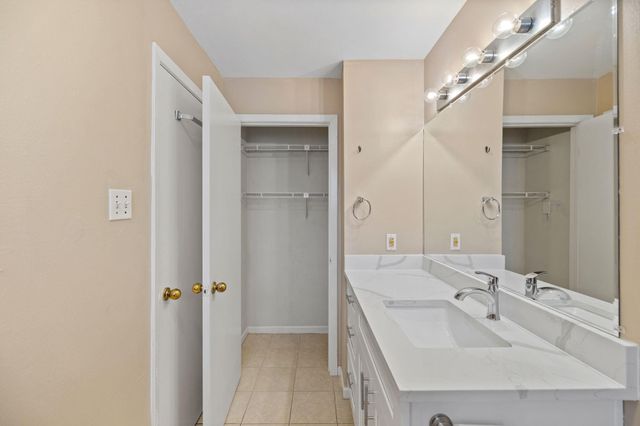 712 Graham PL 203, Austin, TX 78705