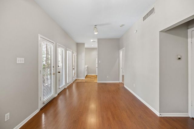 712 Graham PL 203, Austin, TX 78705