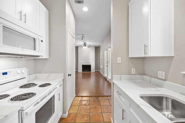 712 Graham PL 203, Austin, TX 78705