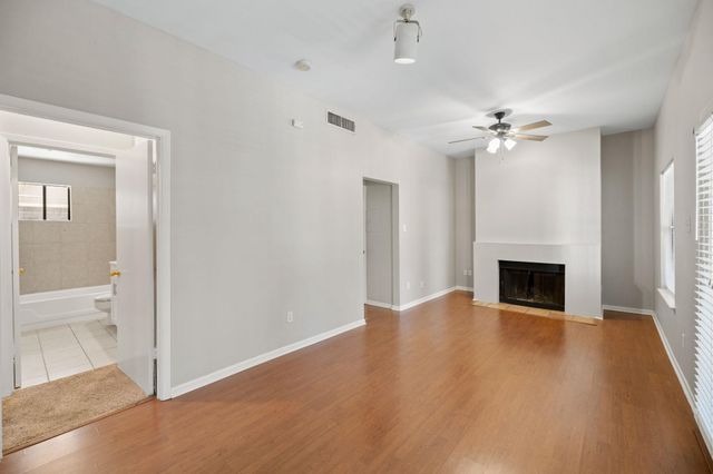 712 Graham PL 203, Austin, TX 78705