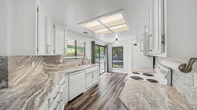 2504 Spring Water Dr, Modesto, CA 95355
