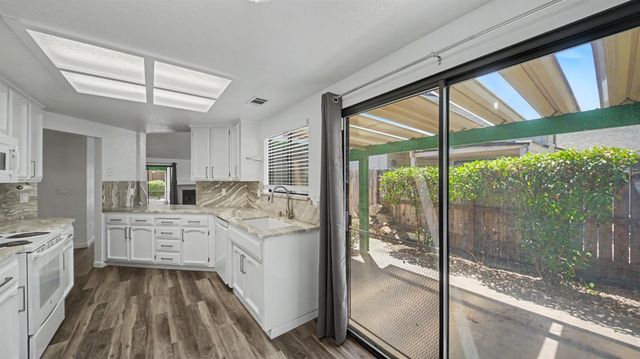 2504 Spring Water Dr, Modesto, CA 95355