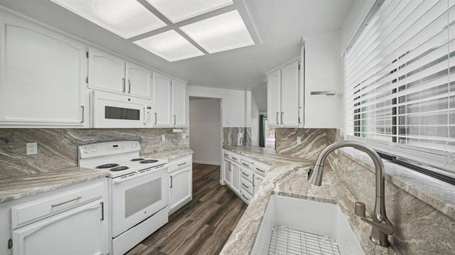 2504 Spring Water Dr, Modesto, CA 95355