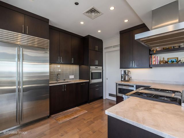 800 N Michigan Avenue 4703, Chicago, IL 60611