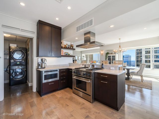 800 N Michigan Avenue 4703, Chicago, IL 60611
