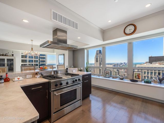800 N Michigan Avenue 4703, Chicago, IL 60611