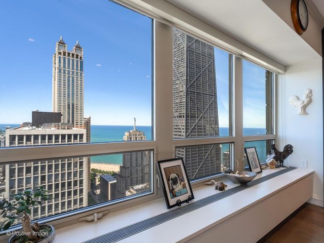 800 N Michigan Avenue 4703, Chicago, IL 60611