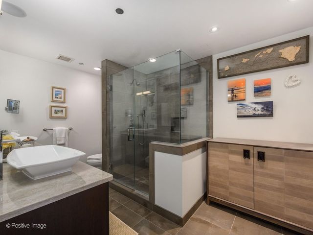 800 N Michigan Avenue 4703, Chicago, IL 60611