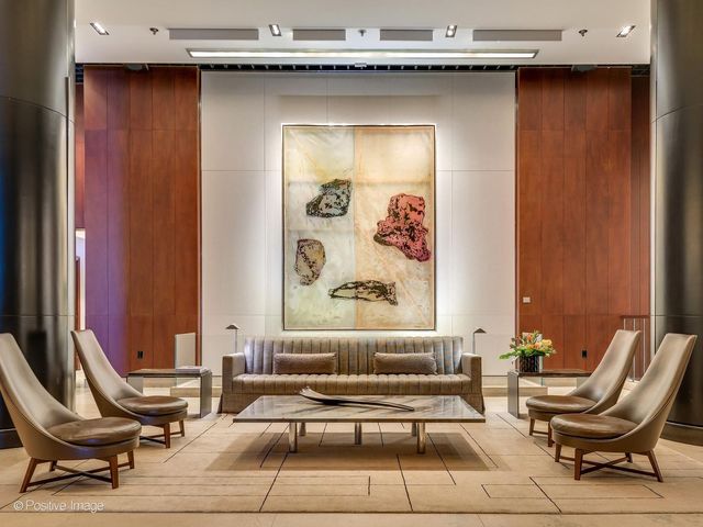 800 N Michigan Avenue 4703, Chicago, IL 60611