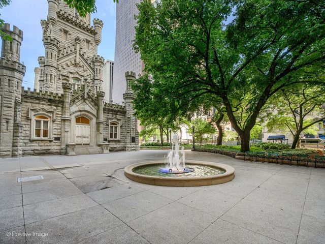 800 N Michigan Avenue 4703, Chicago, IL 60611