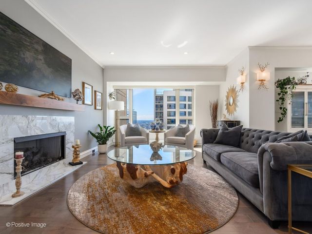 800 N Michigan Avenue 4703, Chicago, IL 60611