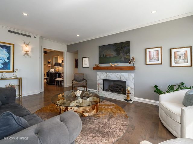 800 N Michigan Avenue 4703, Chicago, IL 60611