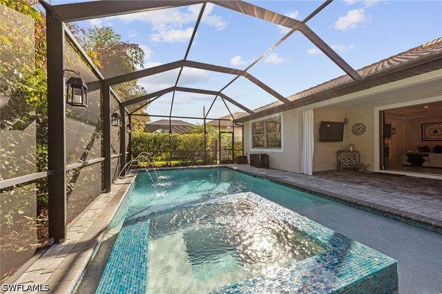 8712 Westwood Oaks PL, Fort Myers, FL 33908