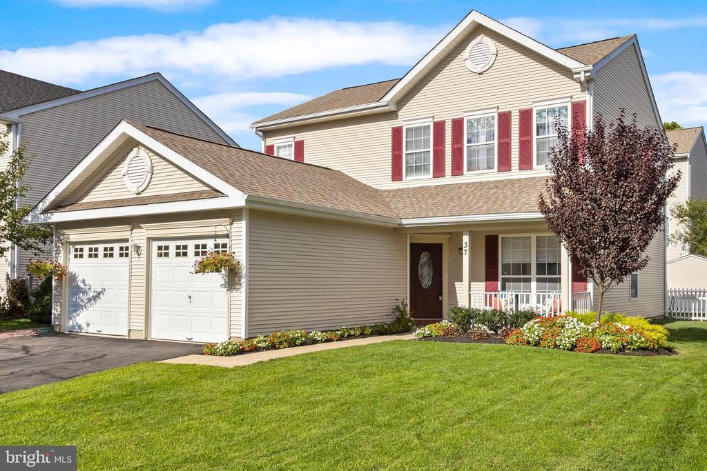 37 ARROWHEAD DR, BURLINGTON, NJ 08016 — exterior