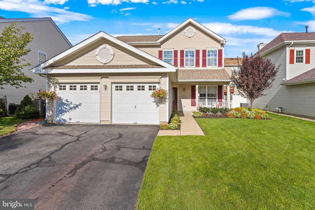 37 ARROWHEAD DR, BURLINGTON, NJ 08016 — photo 2