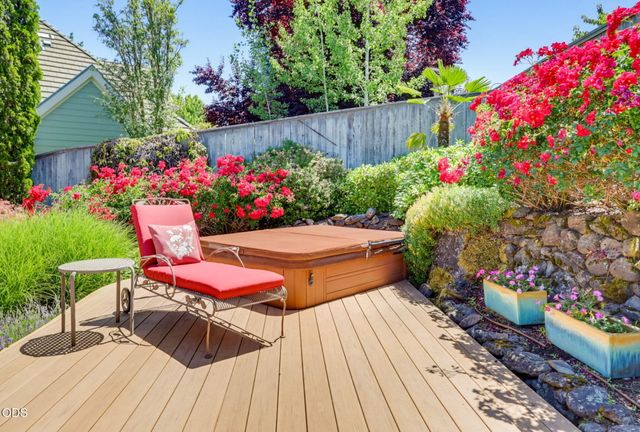 635 Seventh Fairway Drive, Medford, OR 97504