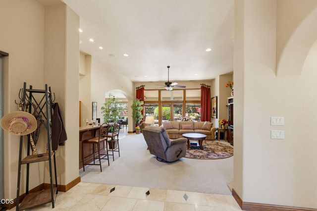 635 Seventh Fairway Drive, Medford, OR 97504